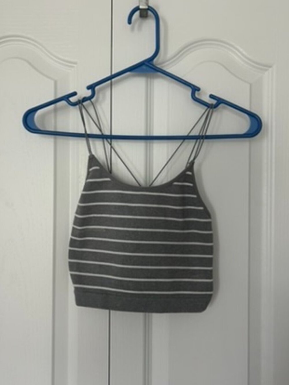 No Boundaries Gray & White Striped Strappy Ribbed Crop Tank Size Small
